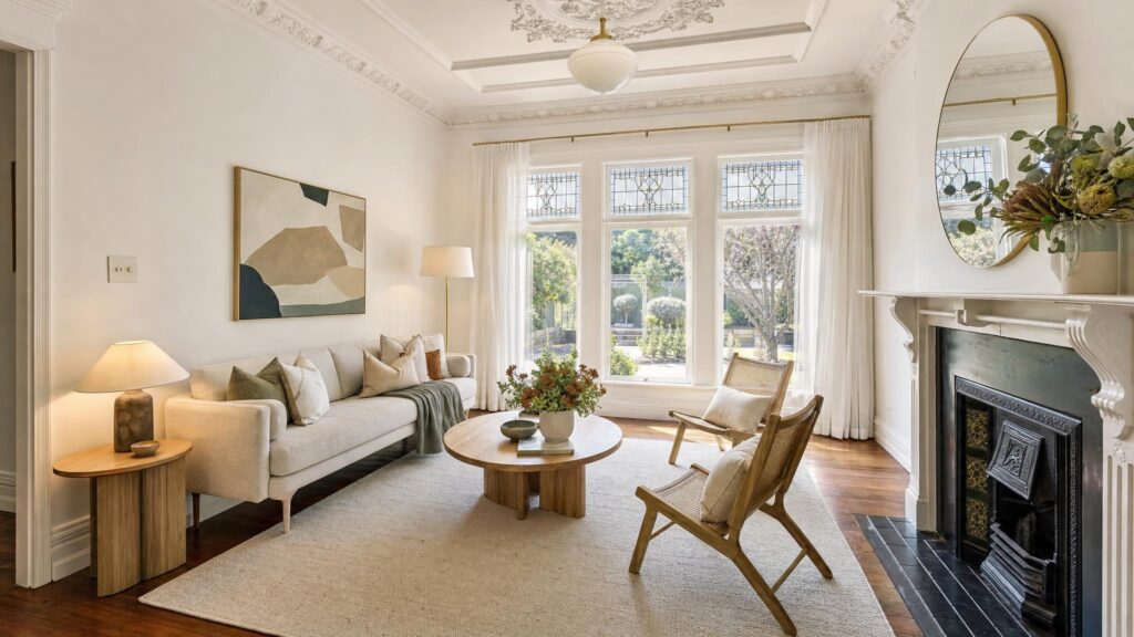 how home staging helps older homes sell