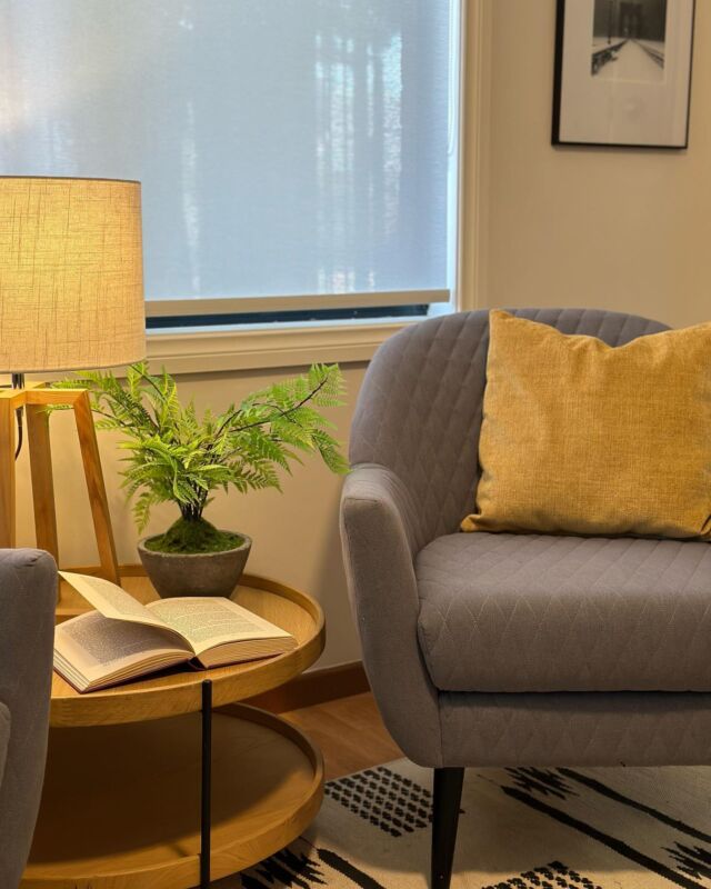 Perfect nook to relax, styled to perfection! So warm & cosy 💛💛 #cosyhome #warmnook #staging #styling #homesweethome #furniturefitoutsperth